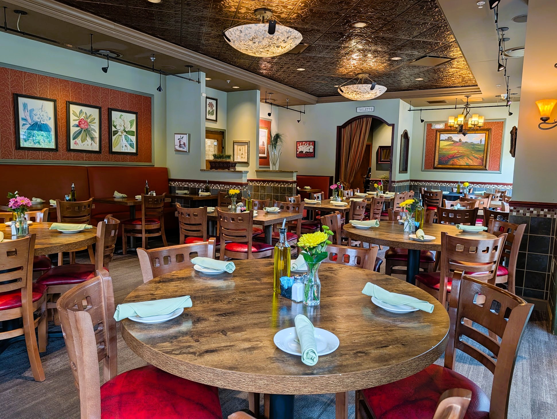 Taorminas dining room 2