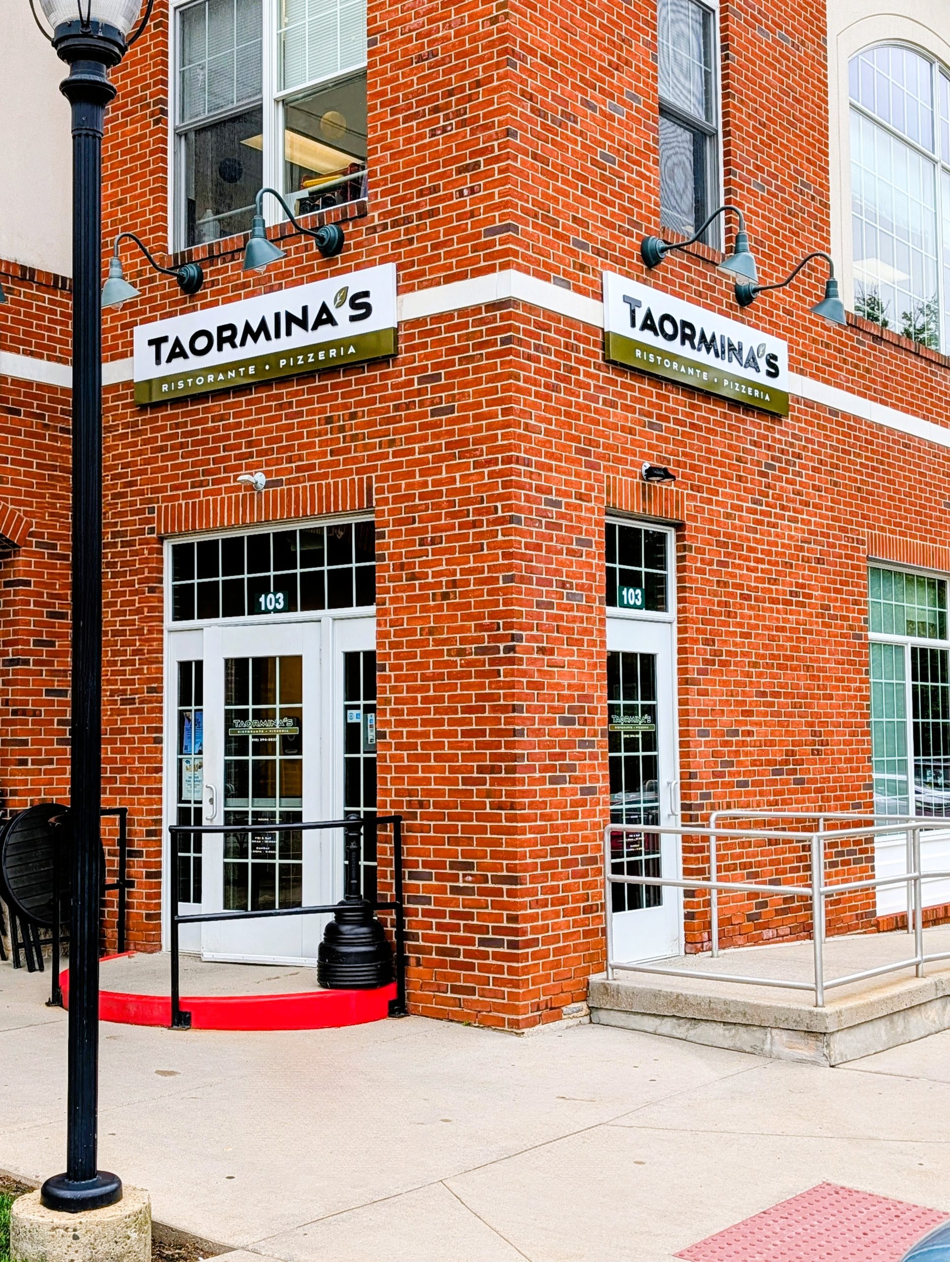 Taormina's ristorante pizzeria new sign